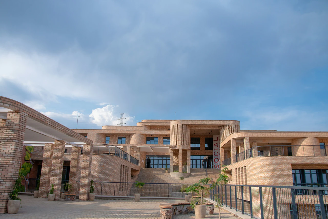 Azari Luxury Properties within the Azari group.